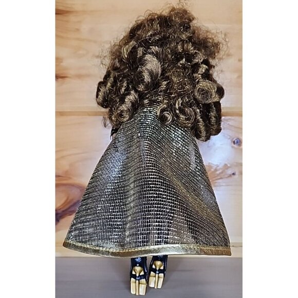 LOL Surprise OMG FIERCE ROYAL BEE Fashion Doll Gold Black Outfit Cape- 11.5” - Picture 7 of 12